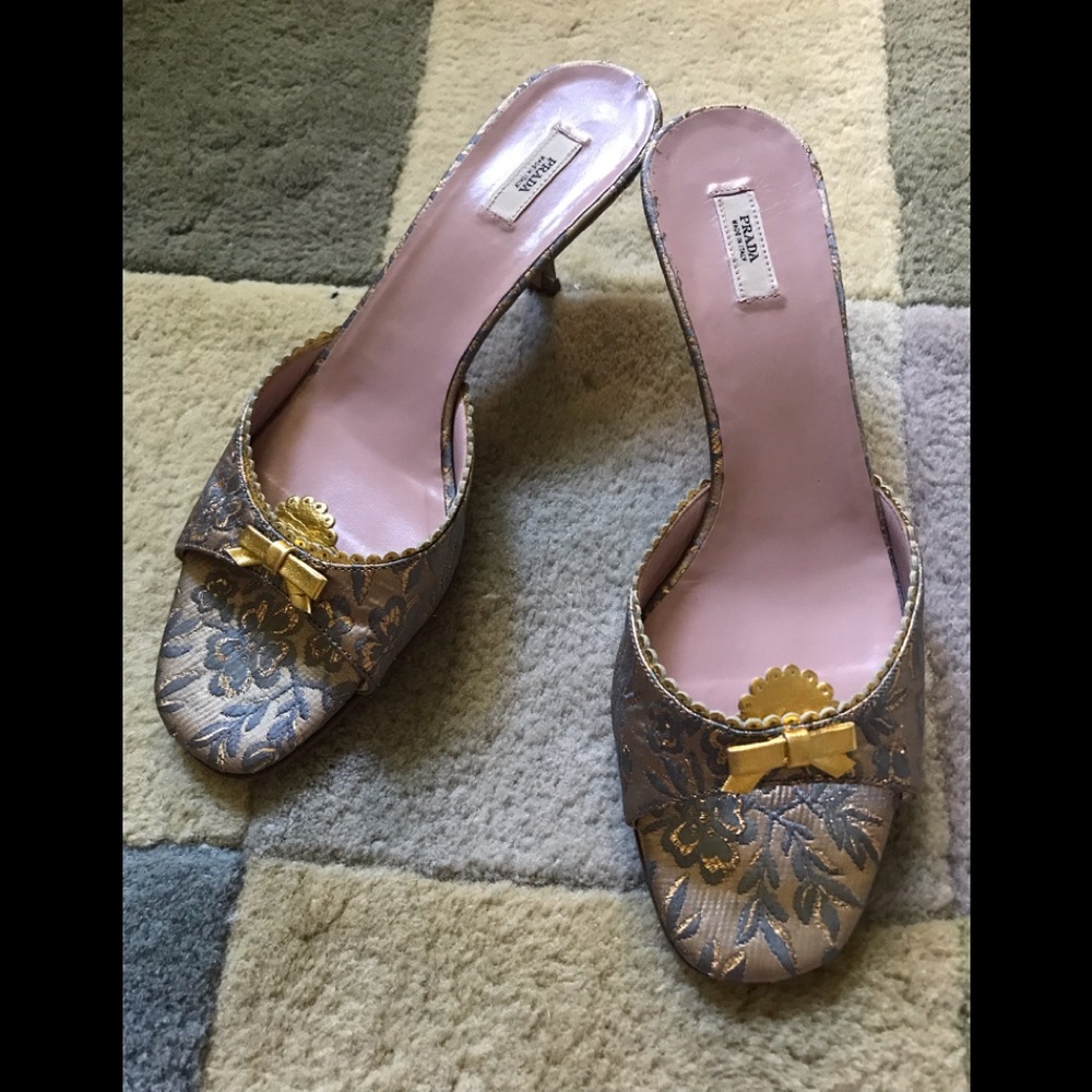 PRADA Stunning brocade kitten heels